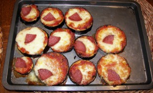 Aubergine pizzas: sliced aubergine with pizza toppings