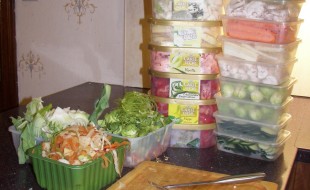 A week's worth of chopped vegetables. Left, top to bottom: cauliflower, cauliflower, parsnips, carrots, tomatoes, tomatoes, tomatoes. Right, top to bottom: celery, mushrooms, carrots, parsnips, mushrooms, sprouts, sprouts, courgettes, courgettes.